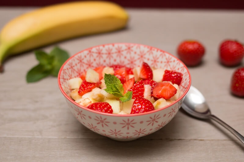 Salade fruits fraises bananes pommes