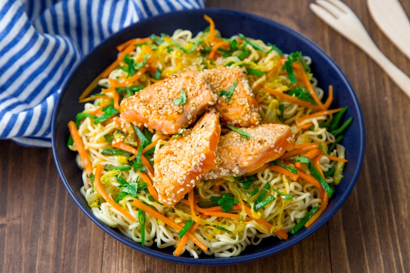 Mi cuit de saumon au sésam