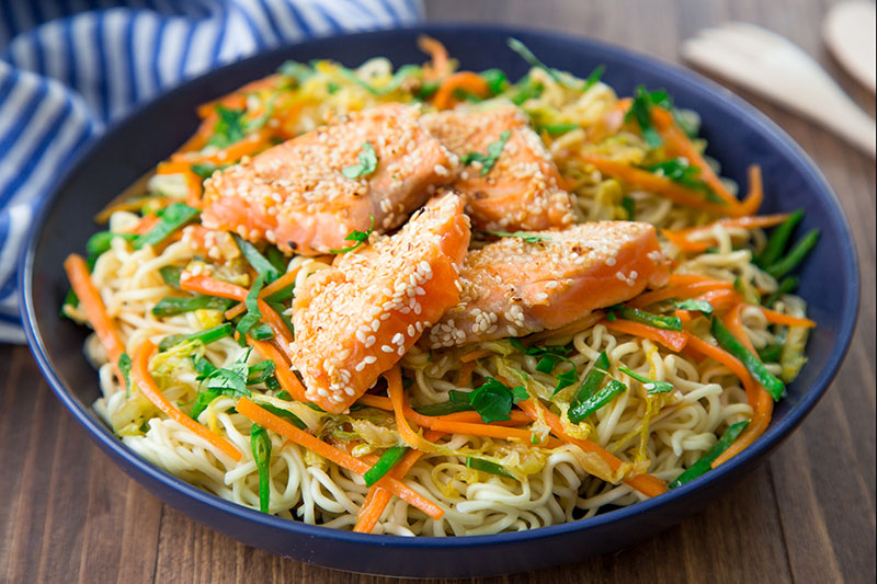 Mi cuit de saumon au sésam
