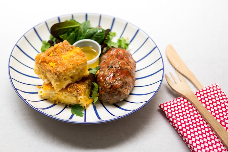 Macaroni cheese boulette boeuf ketchup