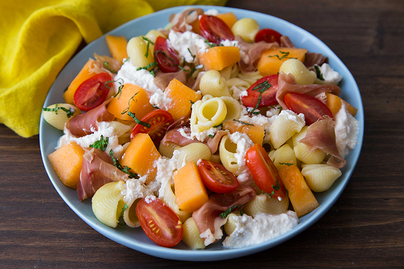 Salae Conchiglie melon tomates cerice et basilic