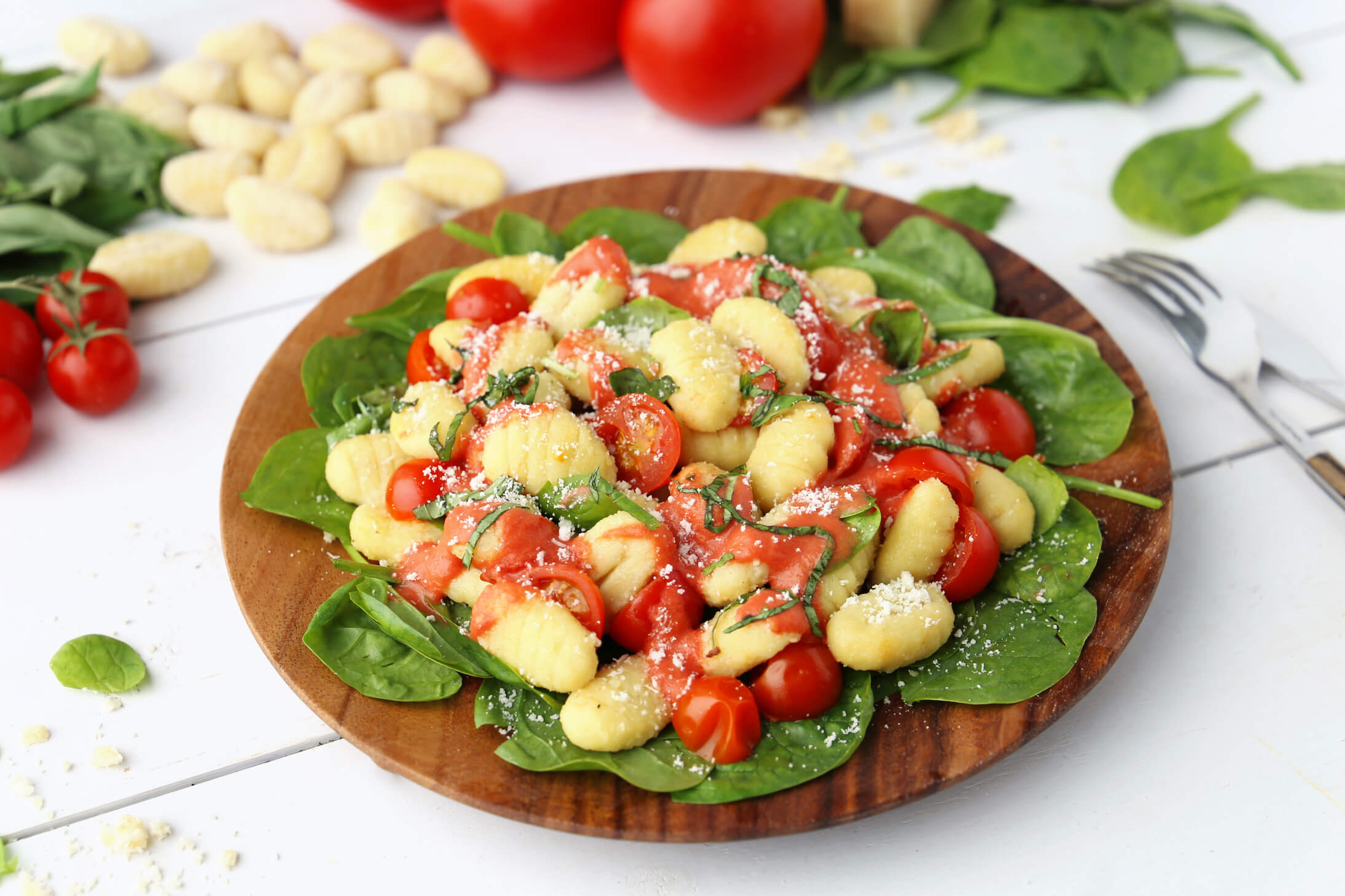 Gnocchi pousses épinards tomates granapadano