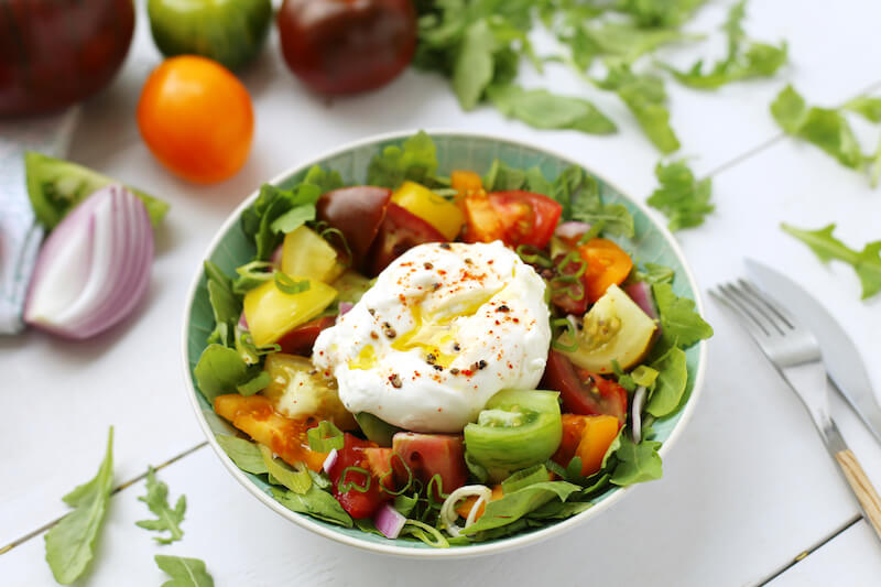 Salade tomates multicolores et burrata