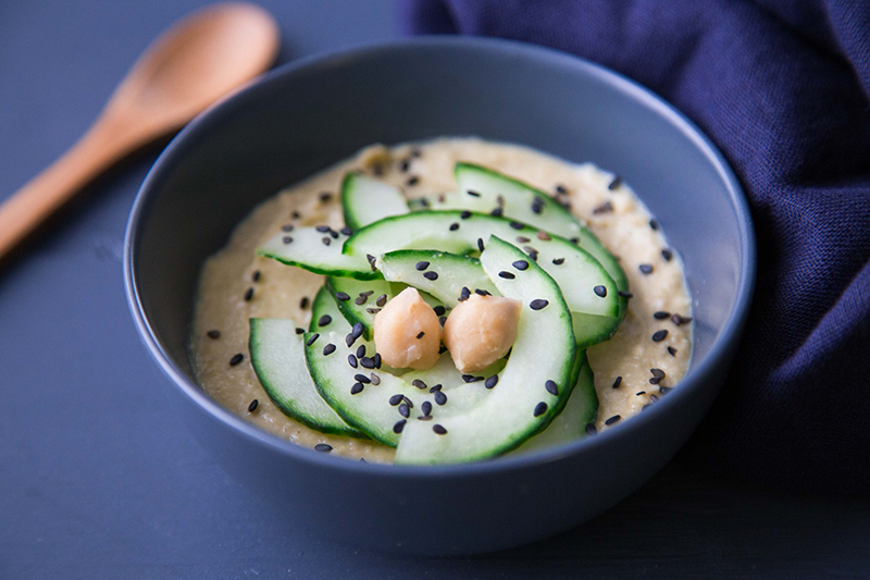 Salade de concombre et houmous