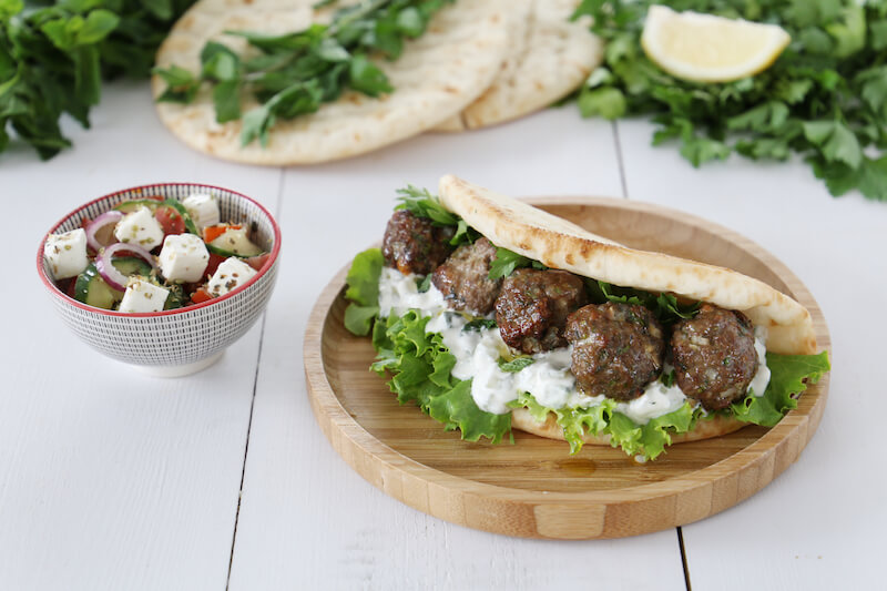 Kit grec keftedes pita tzatziki